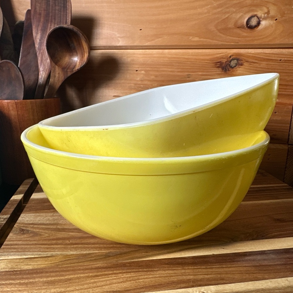 Lemon Yellow Vintage Pyrex Ovensafe Mixing Serving Bowls